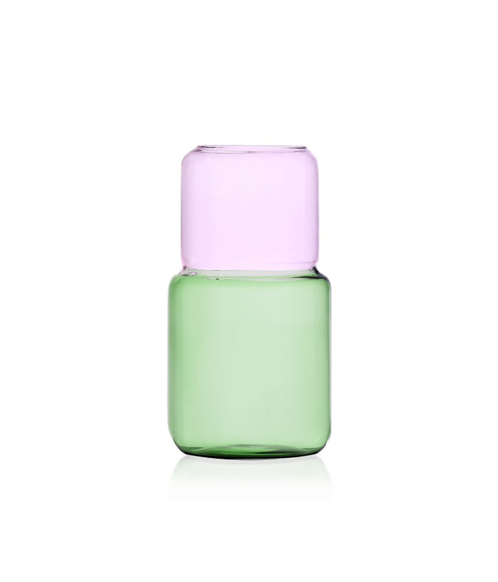 Vaso Revolve di Ichendorf in vetro borosilicato, con base verde e parte superiore rosa, su sfondo bianco.