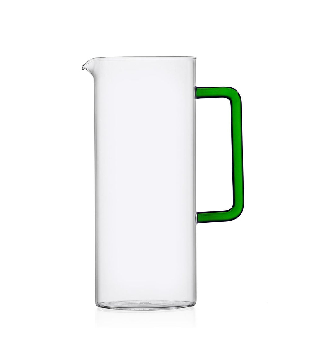 Brocca Tube di Ichendorf con manico verde, realizzata in vetro borosilicato.