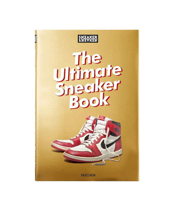 Copertina gialla con foto nike rosse e bianche. Scritta Ultimate Sneaker Book. Sfondo bianco.