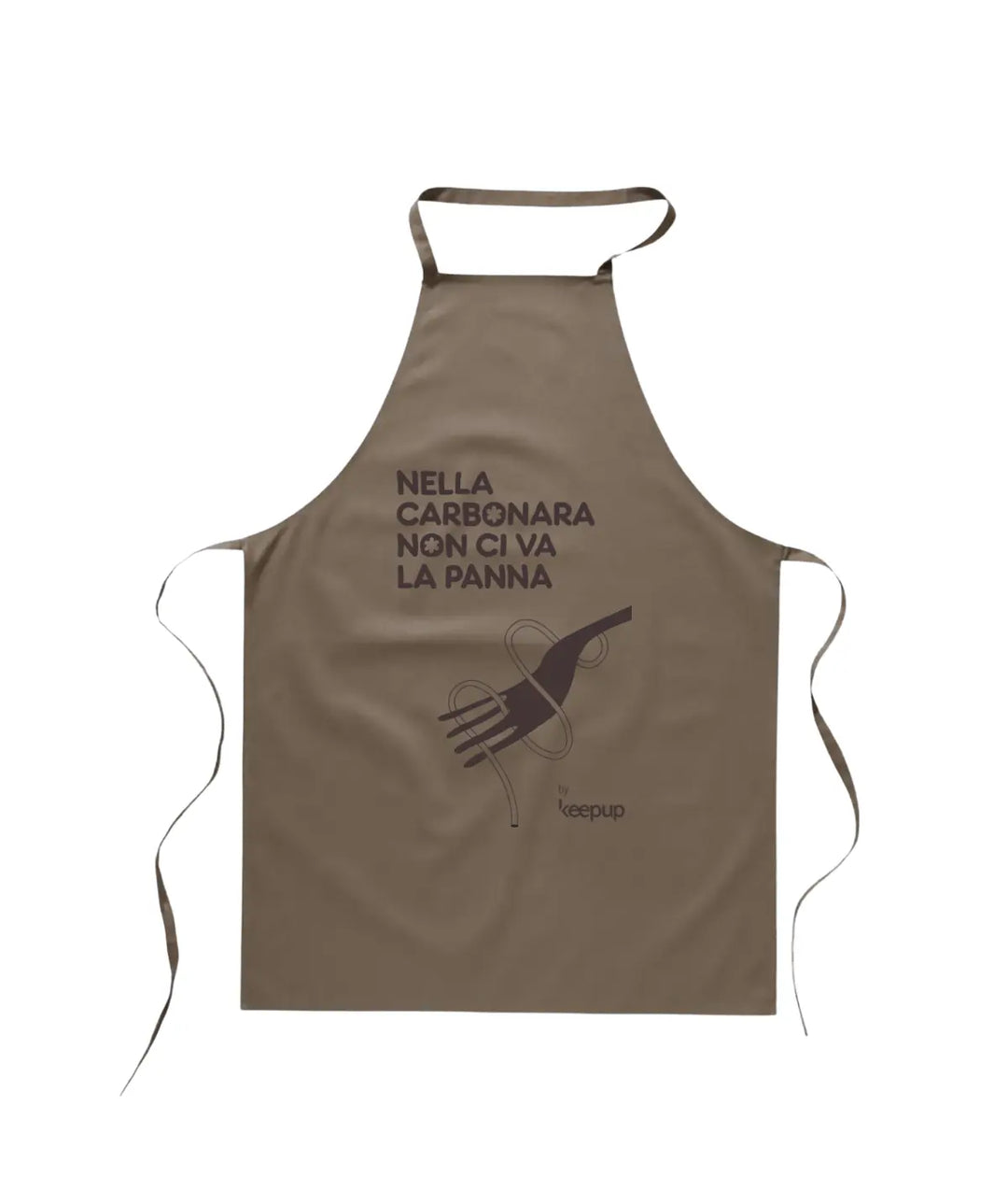 Grembiule da cucina marrone, disegno forchetta e spaghetto. Scritta carbonara Keepup. Sfondo bianco.